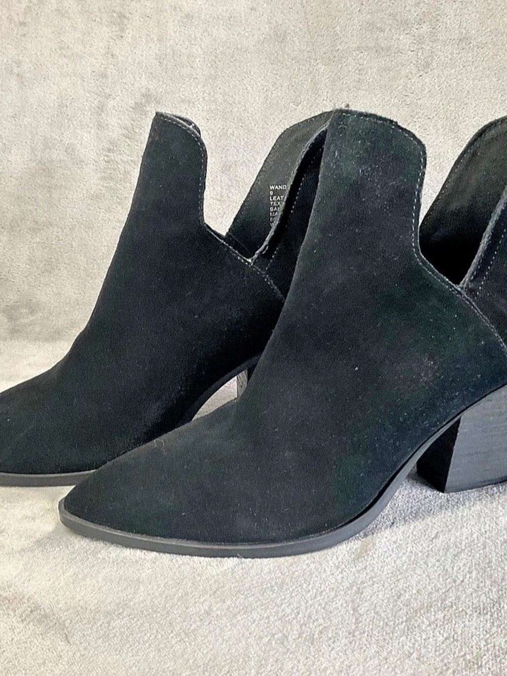 Brand new Blondo Wanda women’s black suede ankle boots with back zippers size 9M